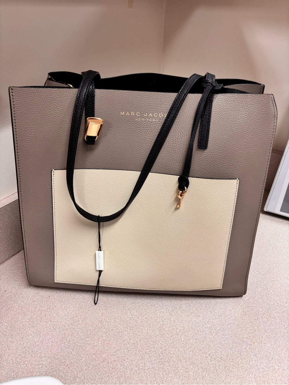 MARC JACOBS The Large Grind Colorblock Leather Tote Gray & White